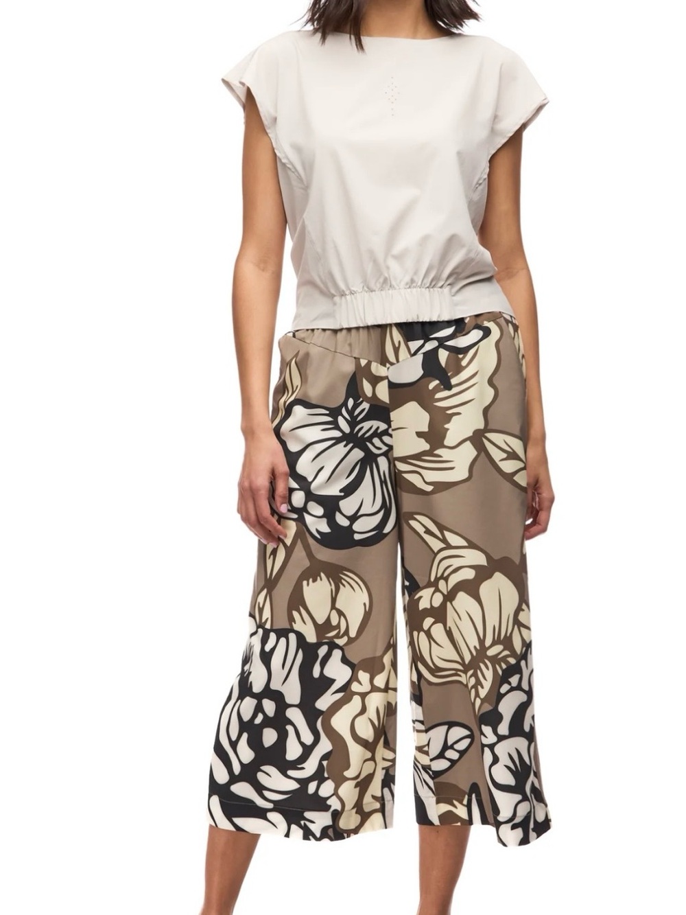 Indyeva UDARA Shirt with Short Sleeve Elastic Hem Tee in Cream
